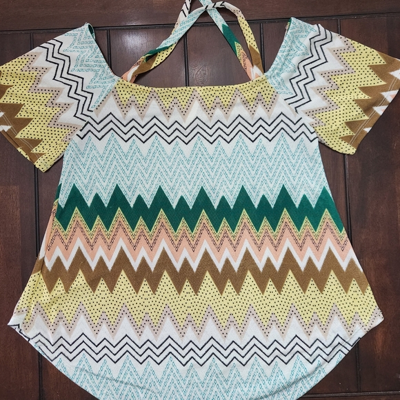 Young At Heart Chevron Patterned Women's Top - Picture 2 of 4